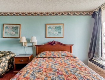 OYO Hotel Jackson North I-55| King Bed 5