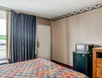 OYO Hotel Jackson North I-55| King Bed 2