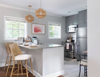 Palm Rose inspired 2Br Home Near NoDa & Uptown + Quiet Area and Sleeps 4 4