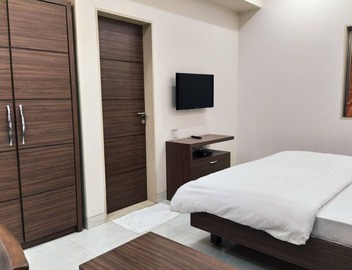 Pals Hotel 3