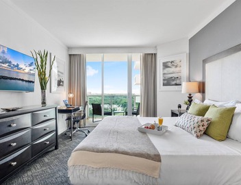 Panoramic Bay View Suite | Coconut Grove Retreat 4