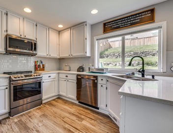 Panoramic Views! Hilltop Haven in Seattle 2