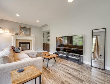 Panoramic Views! Hilltop Haven in Seattle 5