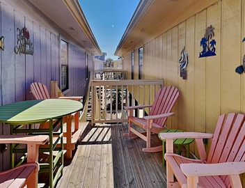 Paradise Isle #15A | Across from the Beach + Pool Access! 5