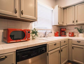 Pasadena 3-BR AC House: Close to Old Town, Rose Bowl & Caltech with king bed! 3