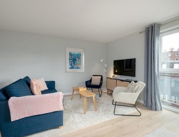 Pass the Keys Spacious Bright Modern Edinburgh City Flat 2