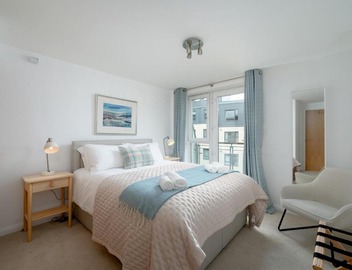 Pass the Keys Spacious Bright Modern Edinburgh City Flat 3