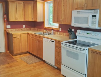 Patterson Lake - Lakeview Cottage - Waterfront! 2