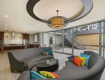 Peaceful 1-Bedroom Oasis by the Ocean · Free Parking · Pool · Gym · Hot Tub 4