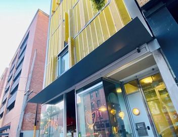 Peaceful Artists Garden Loft in the heart of Vancouver Chinatown. Pet-Friendly! 5