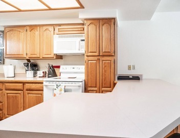 Peaceful Lake Subdivision- Private, Walkable, Patio, 25 mi. Walk/Bike Trail 5
