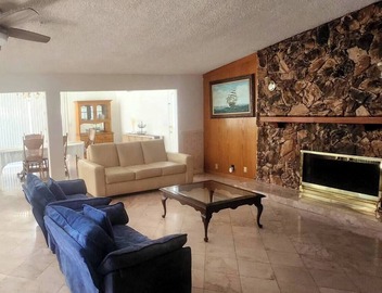 Peaceful Little Gem: 4-bedrooms in Duarte Near City of Hope 5