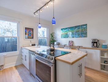 Peaceful Oasis on Munjoy Hill 1st flr 3BR parking 3