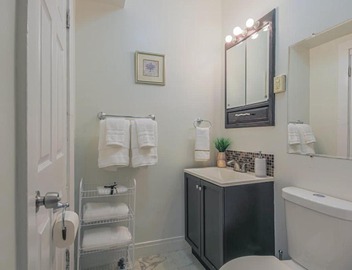 Peaceful One Bedroom Home near Chicago 3