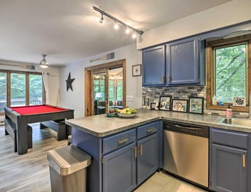 Peaceful Poconos Hideaway Grill and Fire Pit! 5
