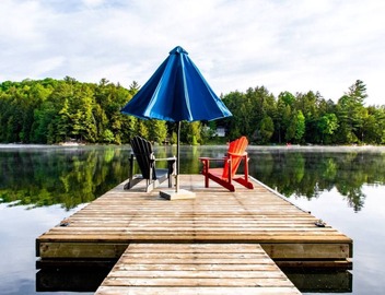Peaceful Rustic-Luxury Lakefront Cottage Getaway for Couples & Family 4
