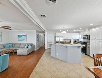 Pelican Pier Beach House on Lake Catherine 2