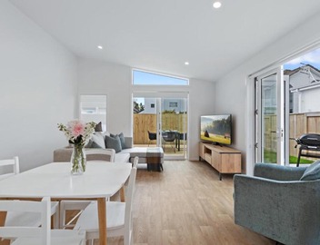 Perfect Papamoa Beach Bach 4
