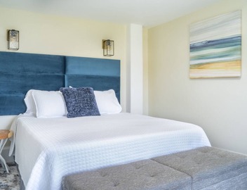 Perfect second floor beachside family suite! 4
