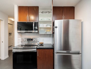 Perfect Vancouver Getaway | Central 2BR/2BA+Sofa Bed 5