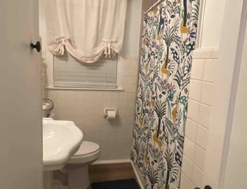 Pet friendly house with covered parking 4