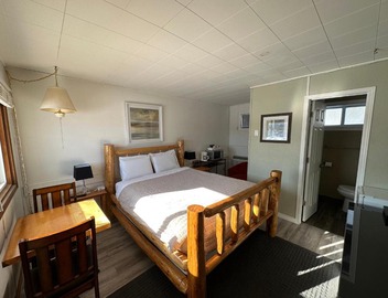 Pinecrest Motel 2