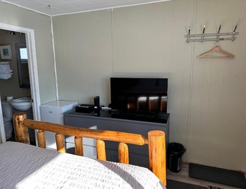 Pinecrest Motel 3
