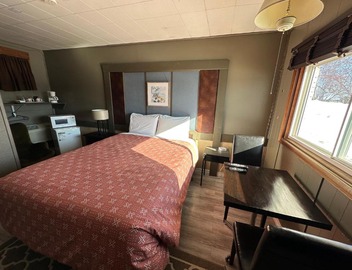 Pinecrest Motel 4