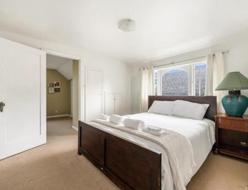 Point Grey 4BR Home near UBC Sleeps 10 2