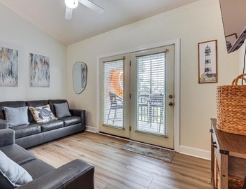 Pool Access! Recently Updated Coastal Retreat 5