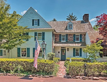 Pool & Courtyard: Timeless Home in Lansdale 3