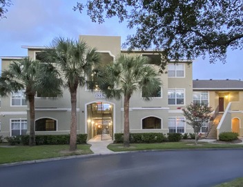 Poolside Condo- Zero Stairs -Clearwater Beach Area - Heated Pool - Free Parking 2