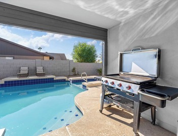 Poolside Patio | Close to Westgate | Dog Friendly 5