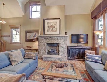 Premier 2-Story Townhome Minutes from Winter Activities 2