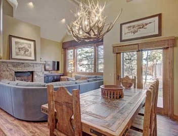 Premier 2-Story Townhome Minutes from Winter Activities 4