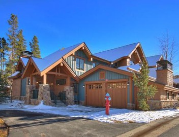 Premier 2-Story Townhome Minutes from Winter Activities 5