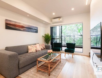Premier Epsom Townhouse|by Furnished Rentals 2