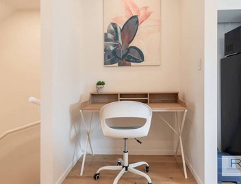 Premier Epsom Townhouse|by Furnished Rentals 5