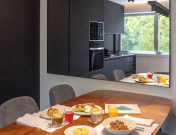 Premium 2BR Apartment in Avenidas Novas, Lisbon | Balcony & Included Services 3