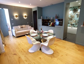 Prestigious apartment near the Hotel de ville A/C and Parking 2