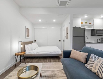 Prime DT ATX Studio | Mins to Rainey St | Patio 4