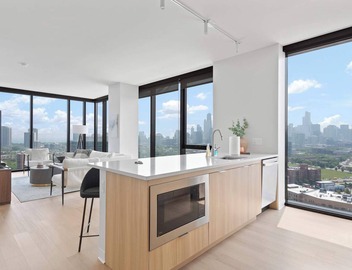 Prime Lincoln Park Views + Modern Amenities Await 5