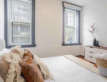 Prime Location Charming 4BR in Downtown MTL 2