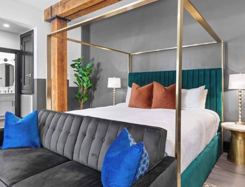 Prime Location King Bed+Gym+Rooftop Pool Hotel 3