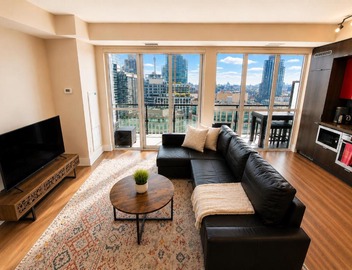PRIME LOCATION! Steps from CN Tower and Rogers Centre, Free Parking & Rooftop Pool 2