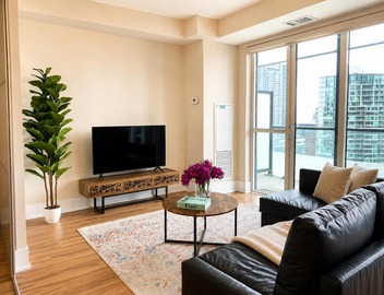 PRIME LOCATION! Steps from CN Tower and Rogers Centre, Free Parking & Rooftop Pool 5