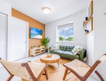 Prime Miami Retreat | Sleeps 12 | Parking, BBQ! 3