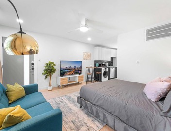 Prime SoCo cozy studio w/laundryWiFi, 7 Min to DT 2