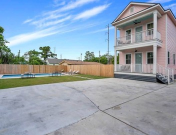 Pristine 4BD w Pool | Driveway Parking | Balcony 4