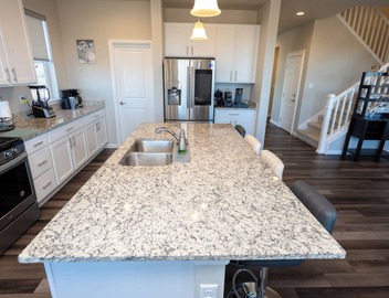 Pristine Modern Basecamp + Views 3
